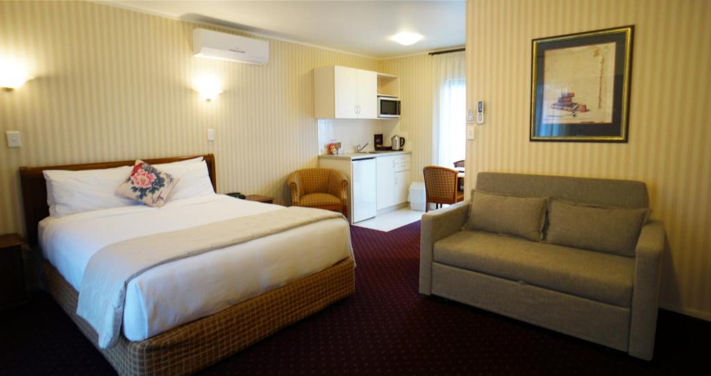 Cornwall Park Motor Inn