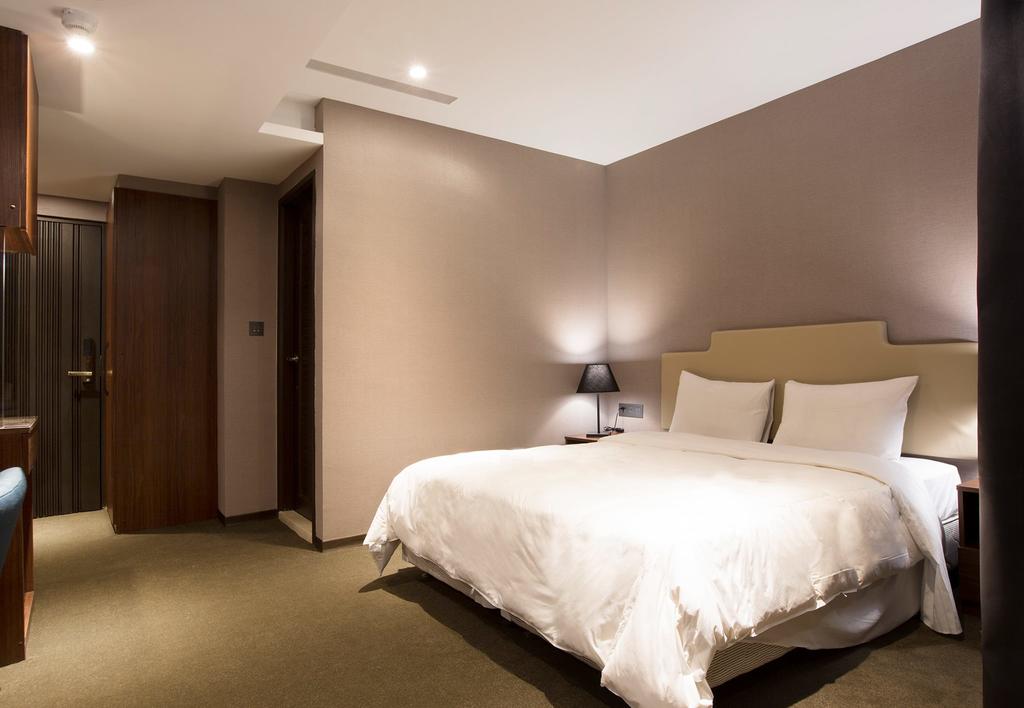 Noble Hotel
