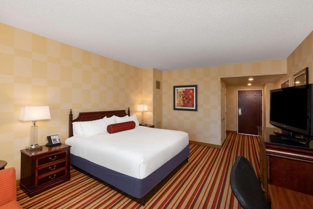 Wyndham Grand Oklahoma City Downtown (Formerly Renaissance)