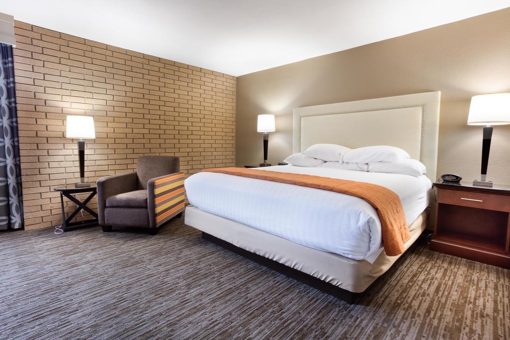 Drury Inn and Suites Kansas City Airport