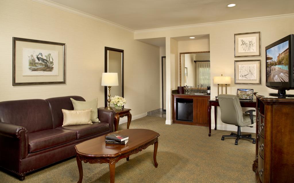 Ayres Hotel & Suites Costa Mesa/Newport Beach