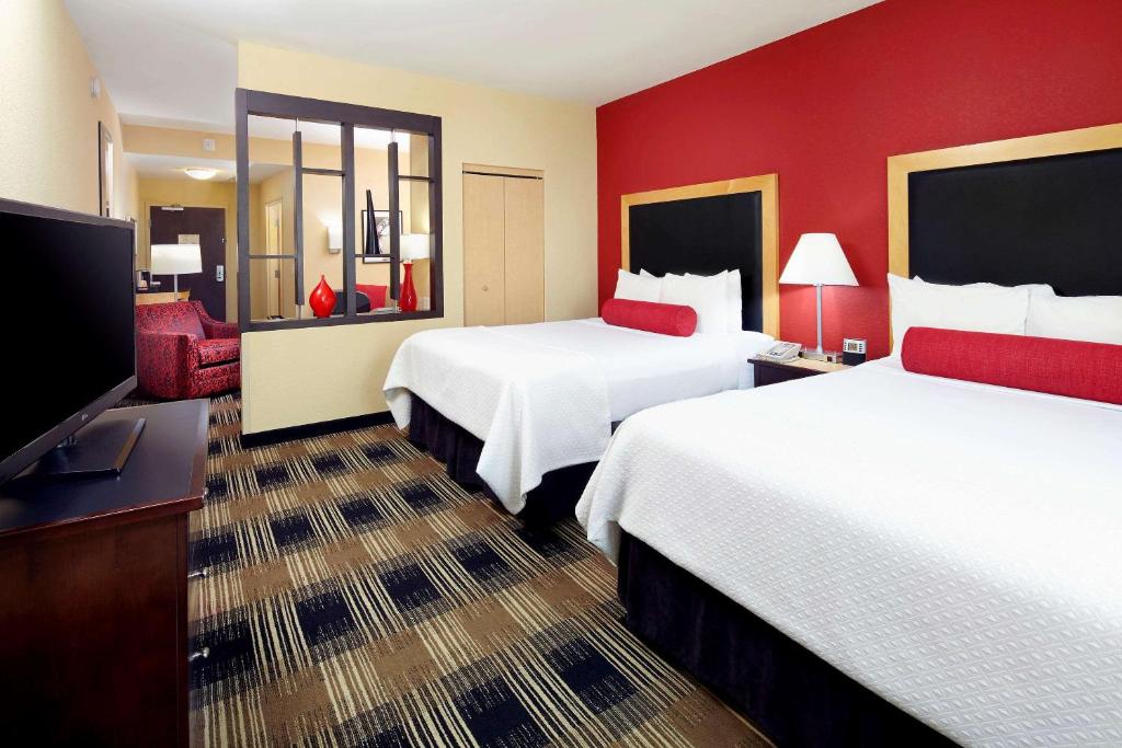 Cambria hotel & suites Miami Airport - Blue Lagoon