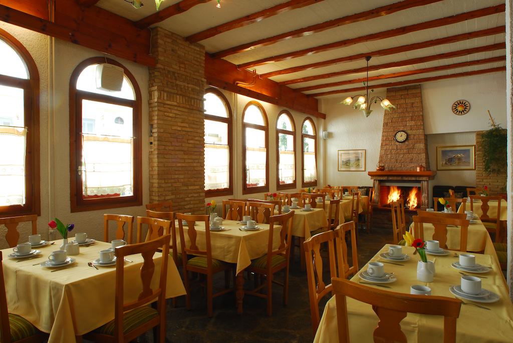 Acropole Delphi Hotel