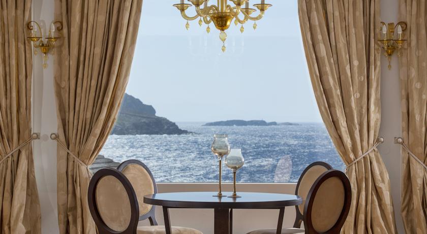 Manoulas Beach Mykonos Resort