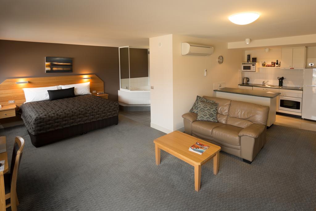Old Woolstore Apartment Hotel