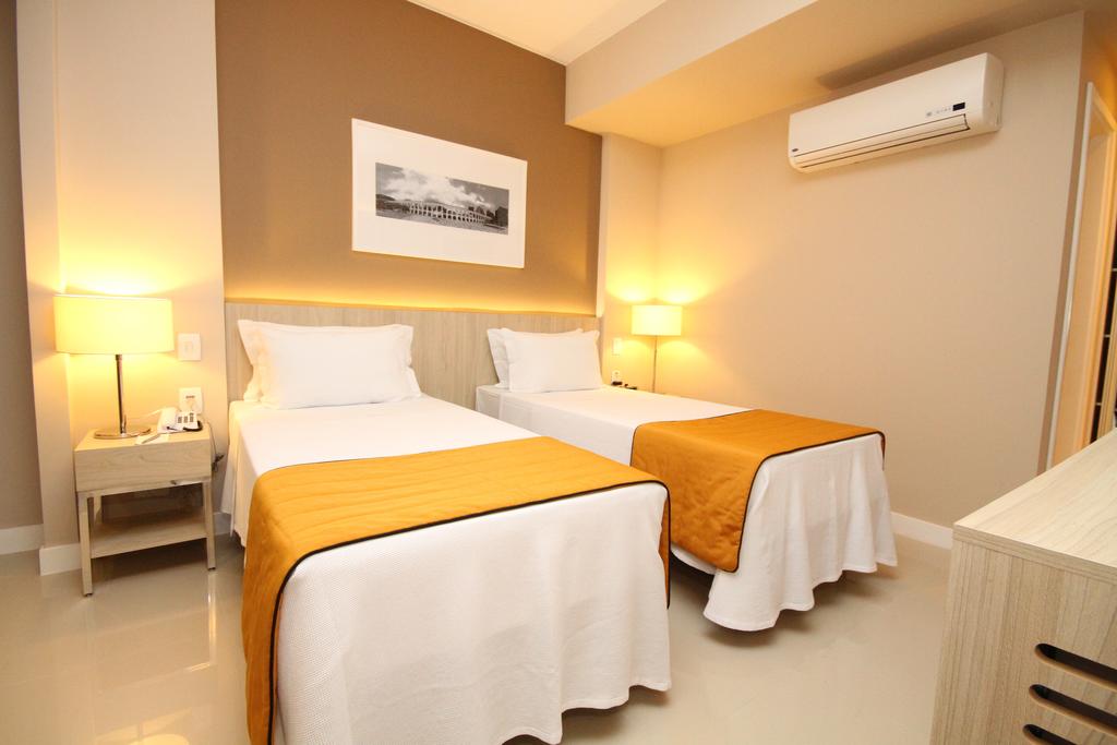 Promenade Link Stay