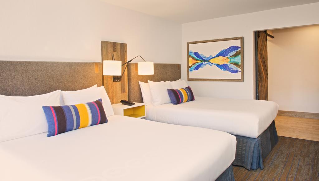 968 Park Hotel