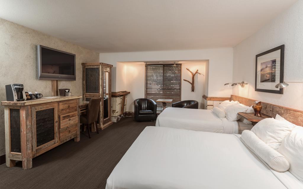 968 Park Hotel