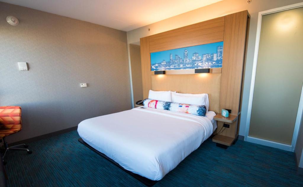 Aloft Montreal Airport