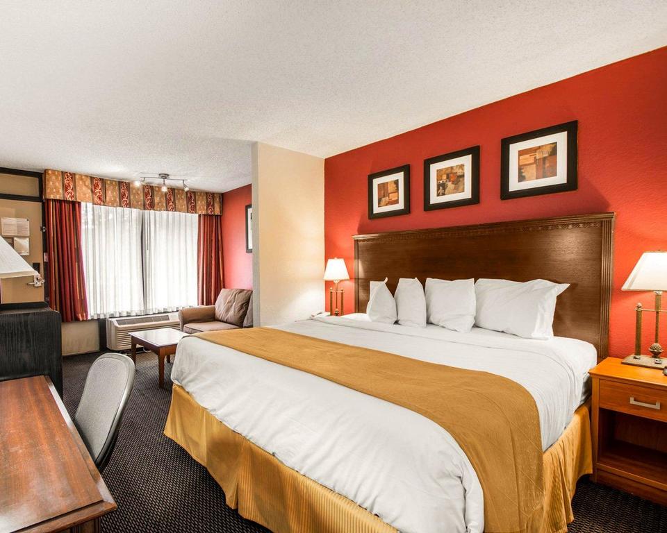 Quality Inn & Suites Airport/Cruise Port South