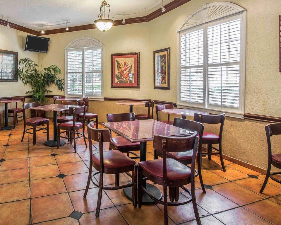 Quality Inn & Suites Airport/Cruise Port South