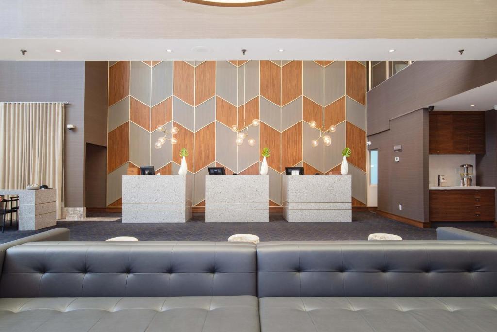 Sandman Signature Mississauga Hotel