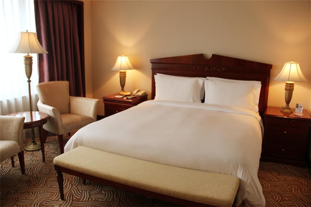 Guxiang Hotel Shanghai (Howard Johnson Plaza)