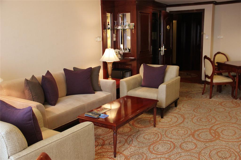 Guxiang Hotel Shanghai (Howard Johnson Plaza)