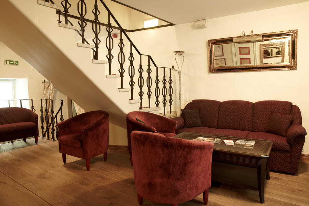 Cru Hotel And Restaurant
