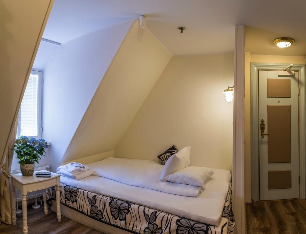 Cru Hotel And Restaurant
