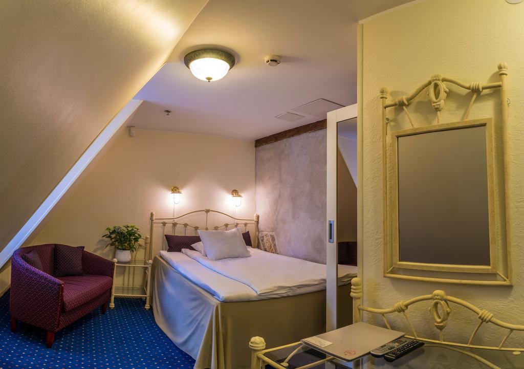 Cru Hotel And Restaurant