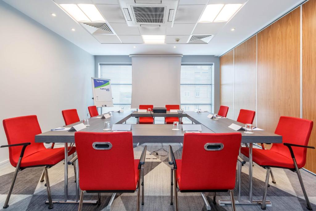 Holiday Inn Express Walsall M6J10