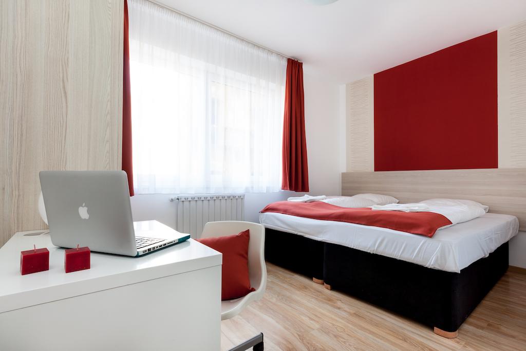 Corvin Plaza Apartments - Suites