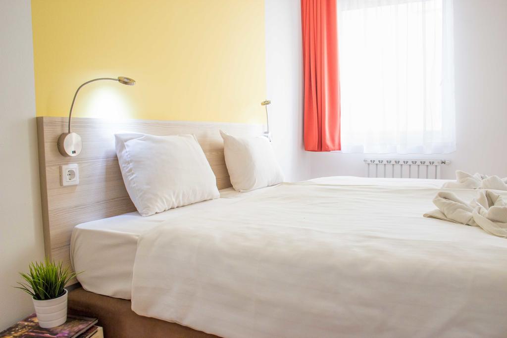 Corvin Plaza Apartments - Suites
