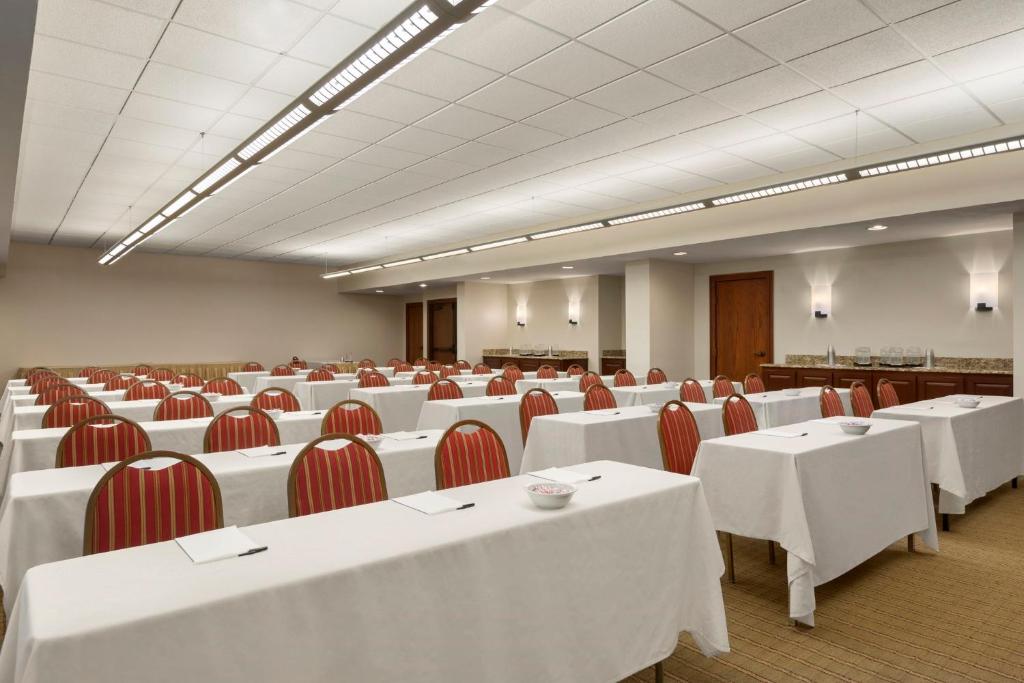 Country Inn & Suites by Radisson, Atlanta Galleria/Ballpark, GA