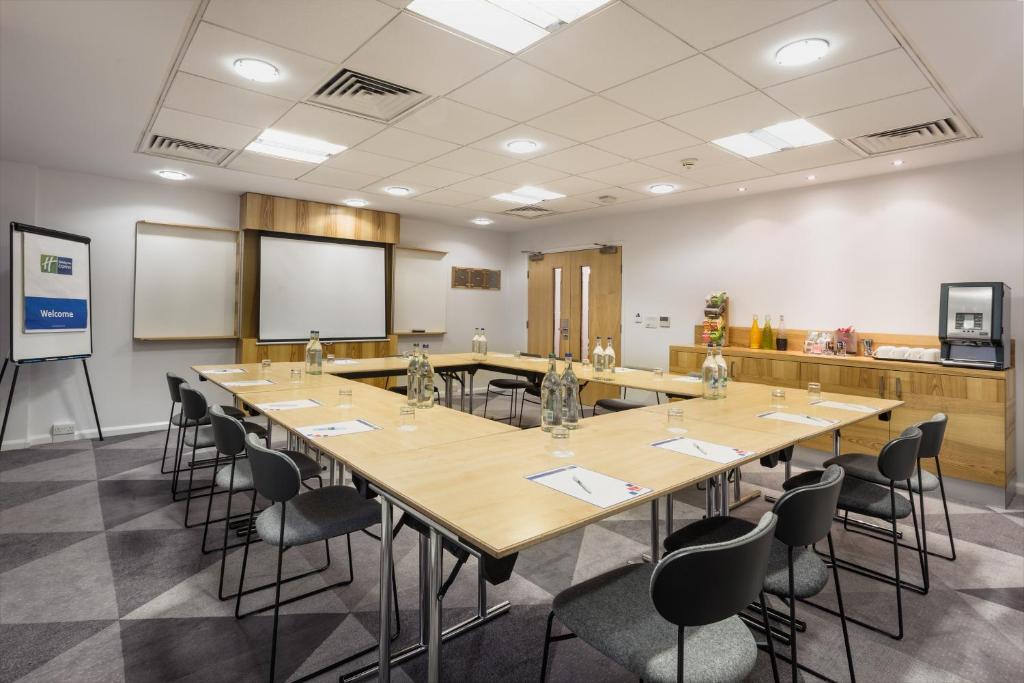 Holiday Inn Express London-Watford Junction