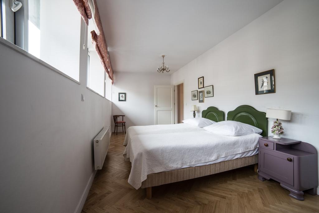 Crystal Suites Old Town