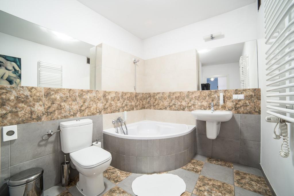Crystal Suites Old Town