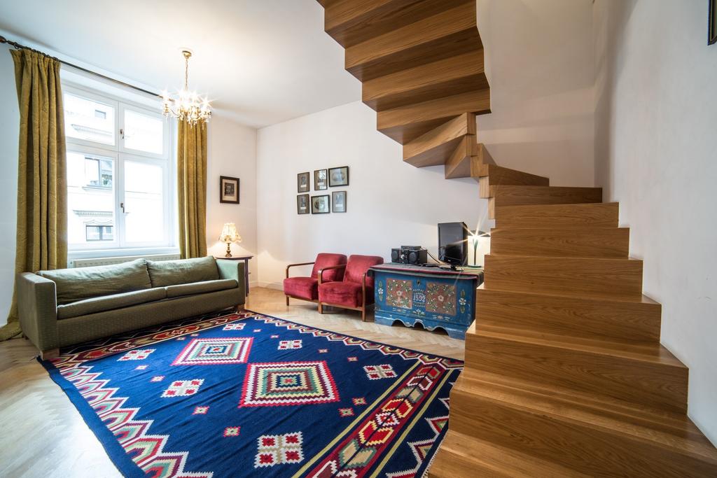 Crystal Suites Old Town
