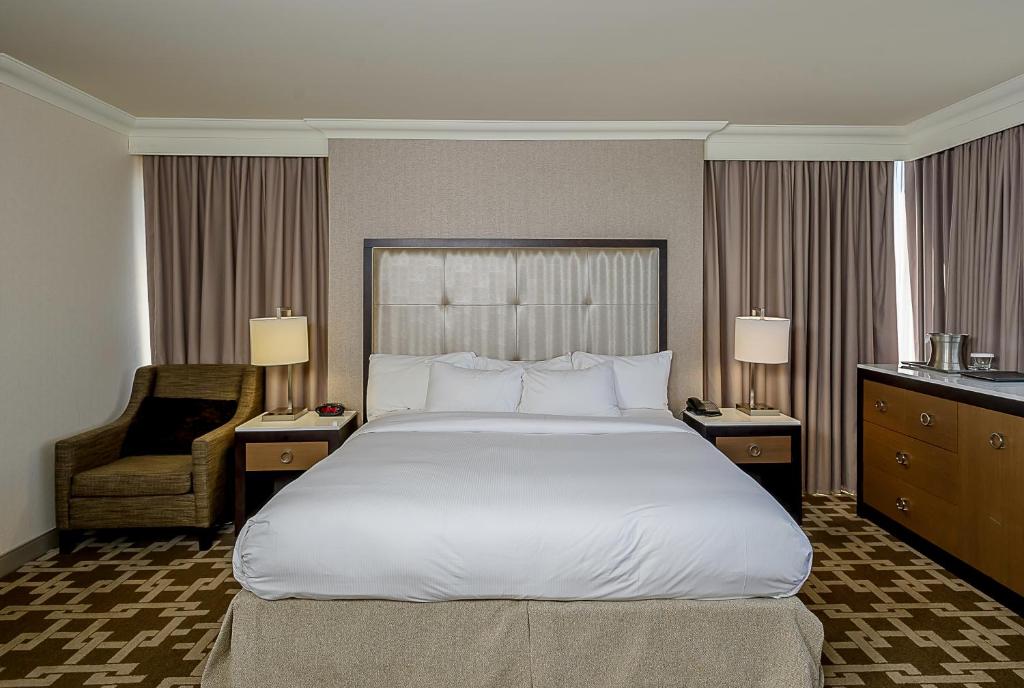 Hilton Niagara Falls/ Fallsview Hotel & Suites