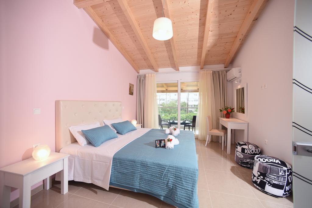 Palapart Gikas Suites & Studios