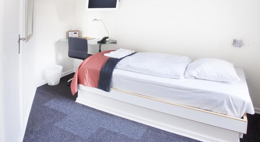 Ydes Hotel