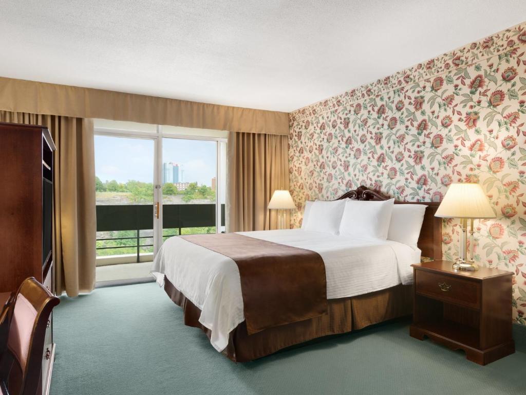 Travelodge by Wyndham Niagara Falls Fallsview