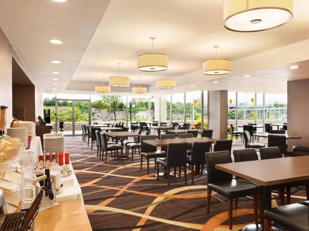 Travelodge by Wyndham Niagara Falls Fallsview