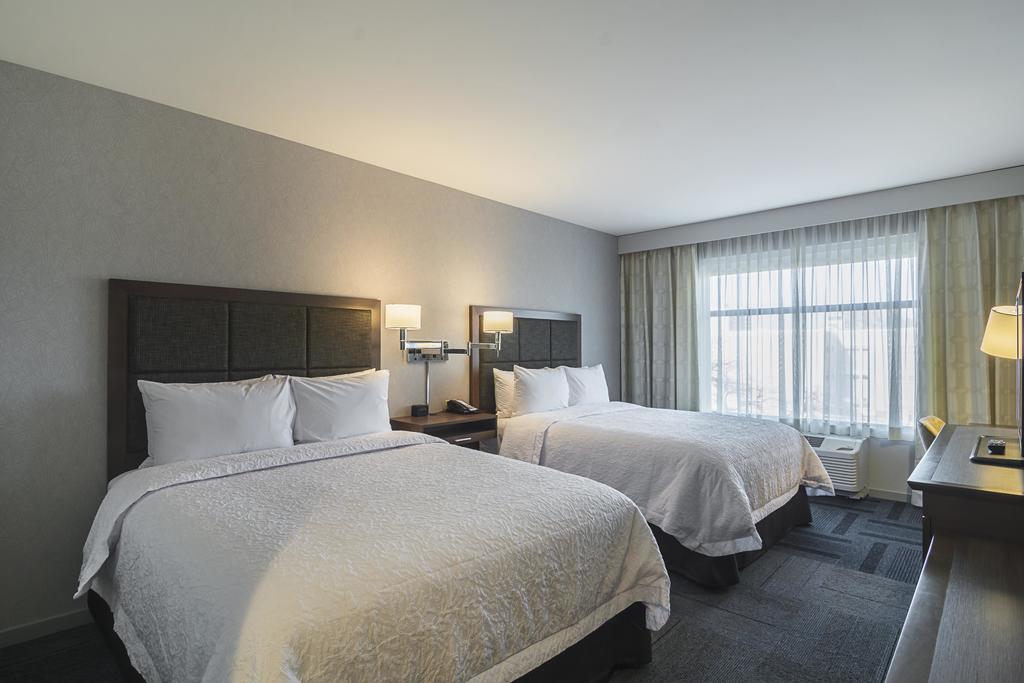 Hampton Inn Chicago North Loyola Station