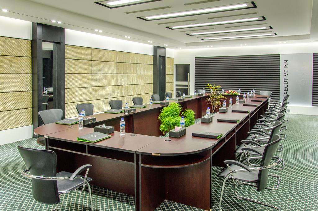 EXECUTIVE INN