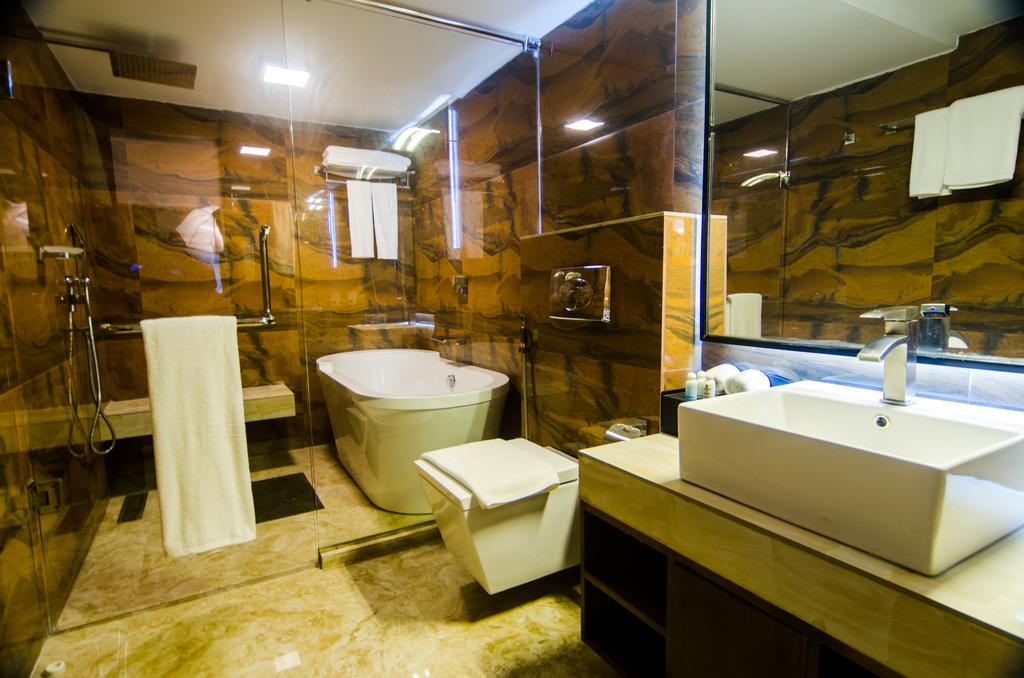 EXECUTIVE INN