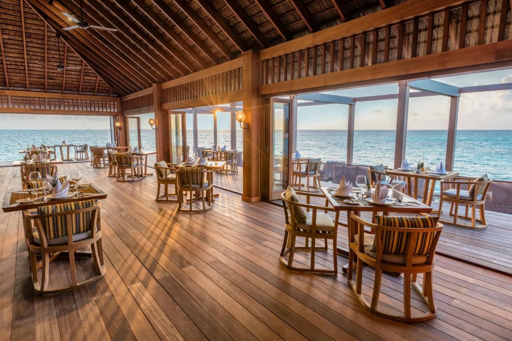 HURAWALHI ISLAND RESORT MALDIVES