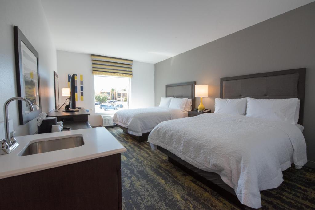 Hampton Inn & Suites by Hilton-Irvine/Orange County Airport