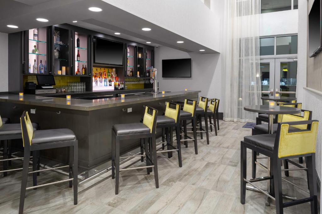 Hampton Inn & Suites by Hilton-Irvine/Orange County Airport