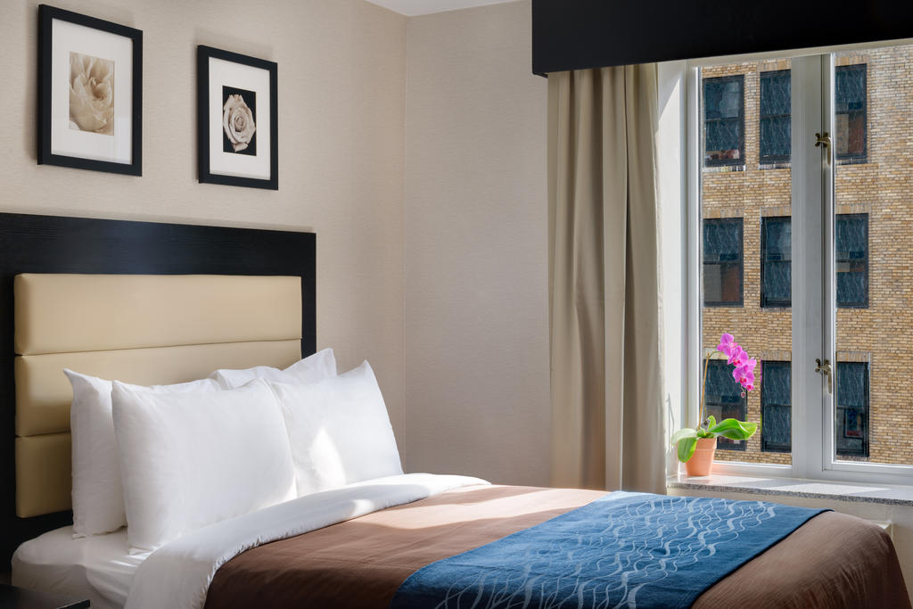 Lord & Moris - Times Square Hotel