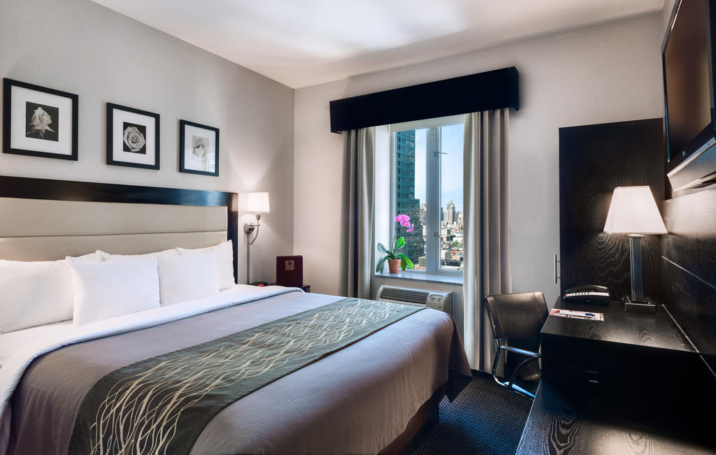 Lord & Moris - Times Square Hotel