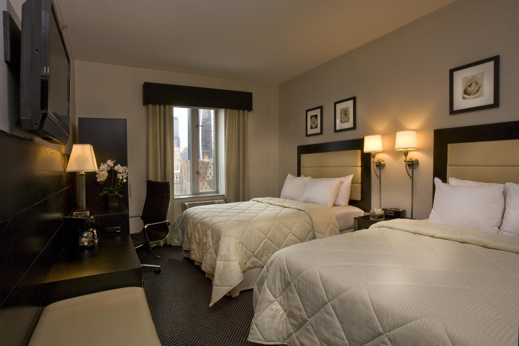 Lord & Moris - Times Square Hotel