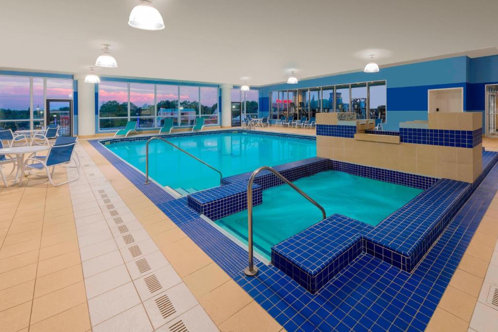 Wyndham Fallsview Hotel (Formerly Four Points)