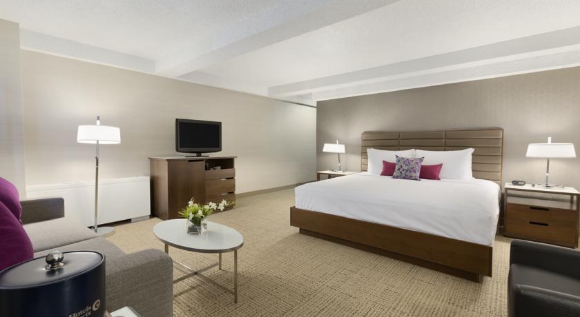 Coast Edmonton Plaza Hotel by APA