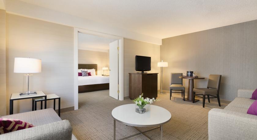 Coast Edmonton Plaza Hotel by APA