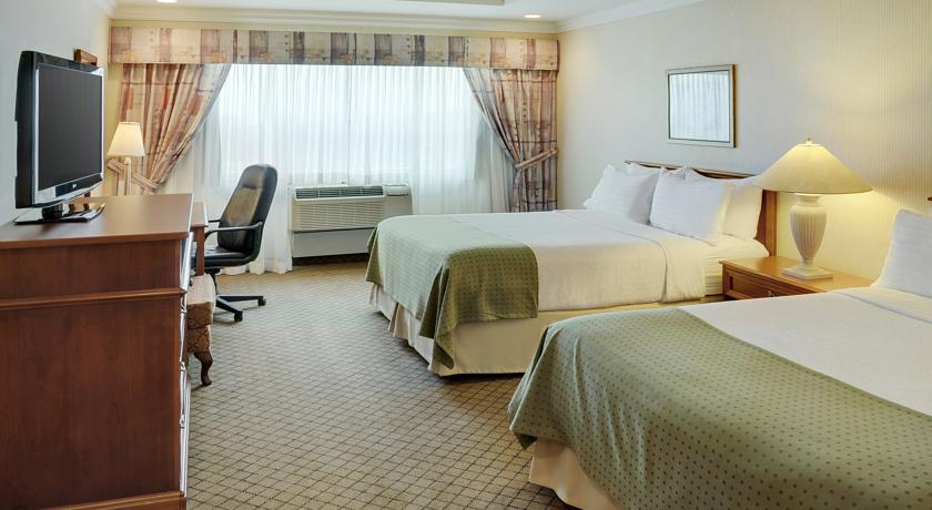 Holiday Inn Hotel & Suites Oakville @ Bronte
