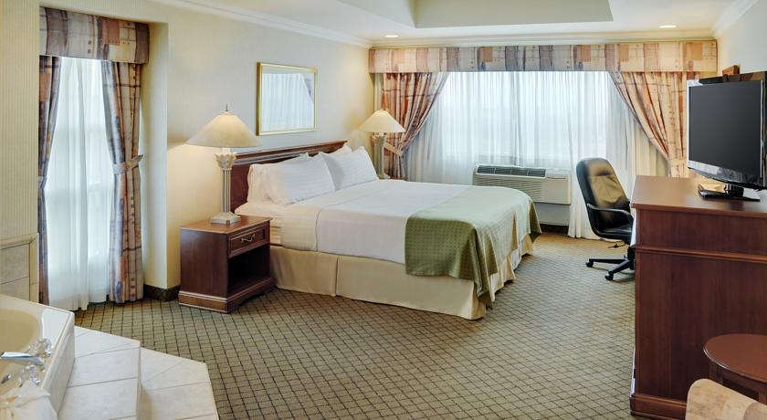 Holiday Inn Hotel & Suites Oakville @ Bronte