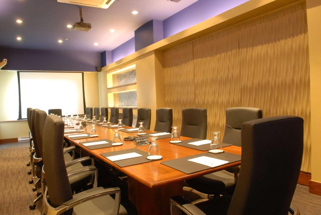 Best Western Ville-Marie Montreal Hotel & Suites