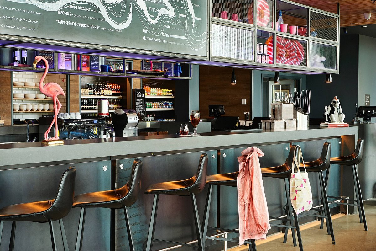 Moxy Edinburgh Airport